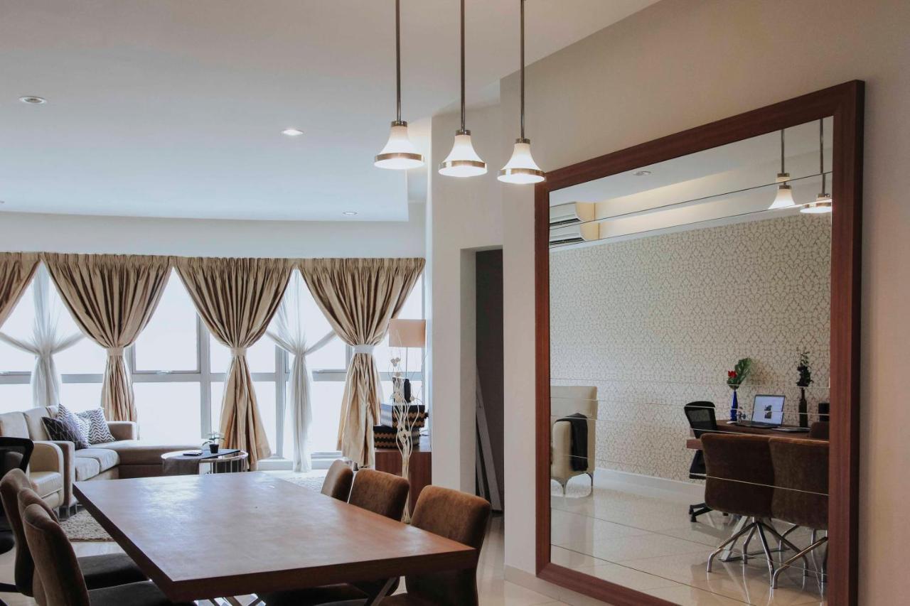 קואלה לומפור Regalia Residence The Sky Pool Suite מראה חיצוני תמונה